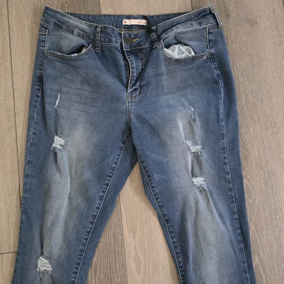 SO Blue Jeans with Distressing - Picture 4 of 8